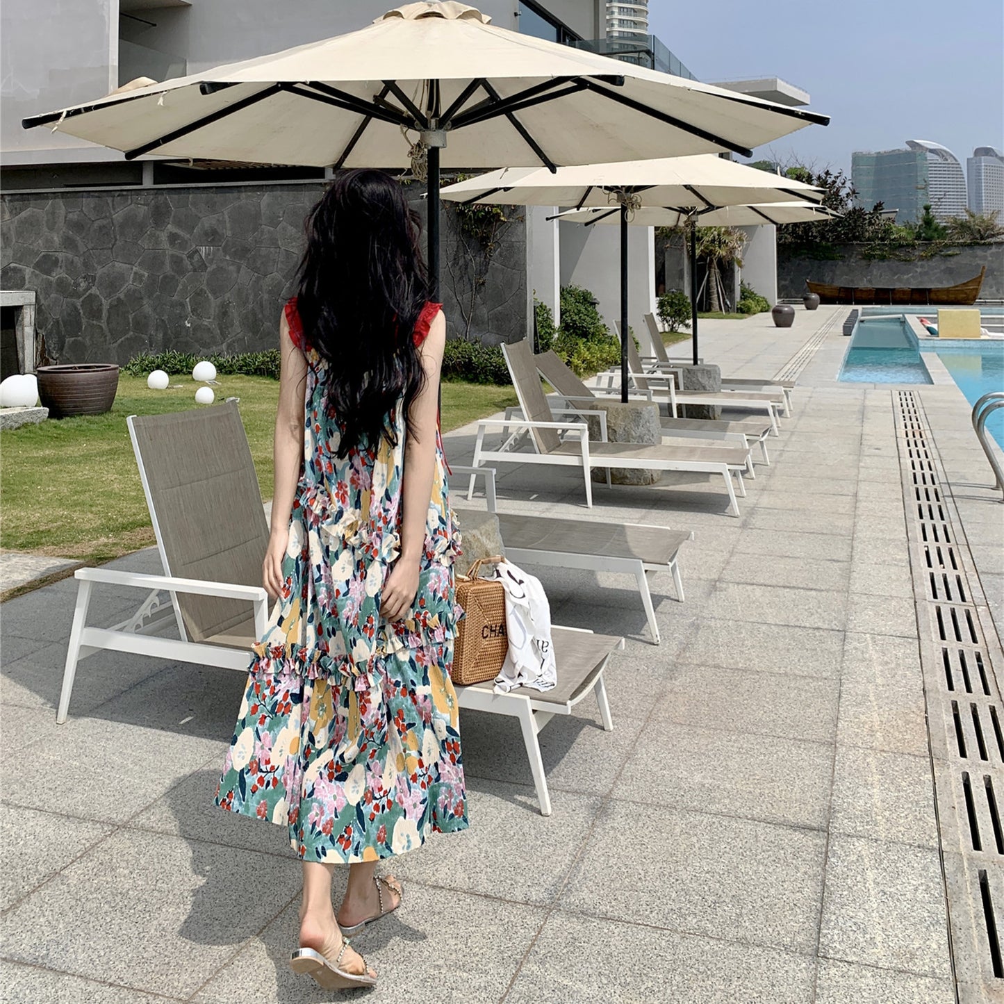 2025 Summer Sanya seaside vacation loose and thin medium and long floral dress women's design sense niche a-word long dress