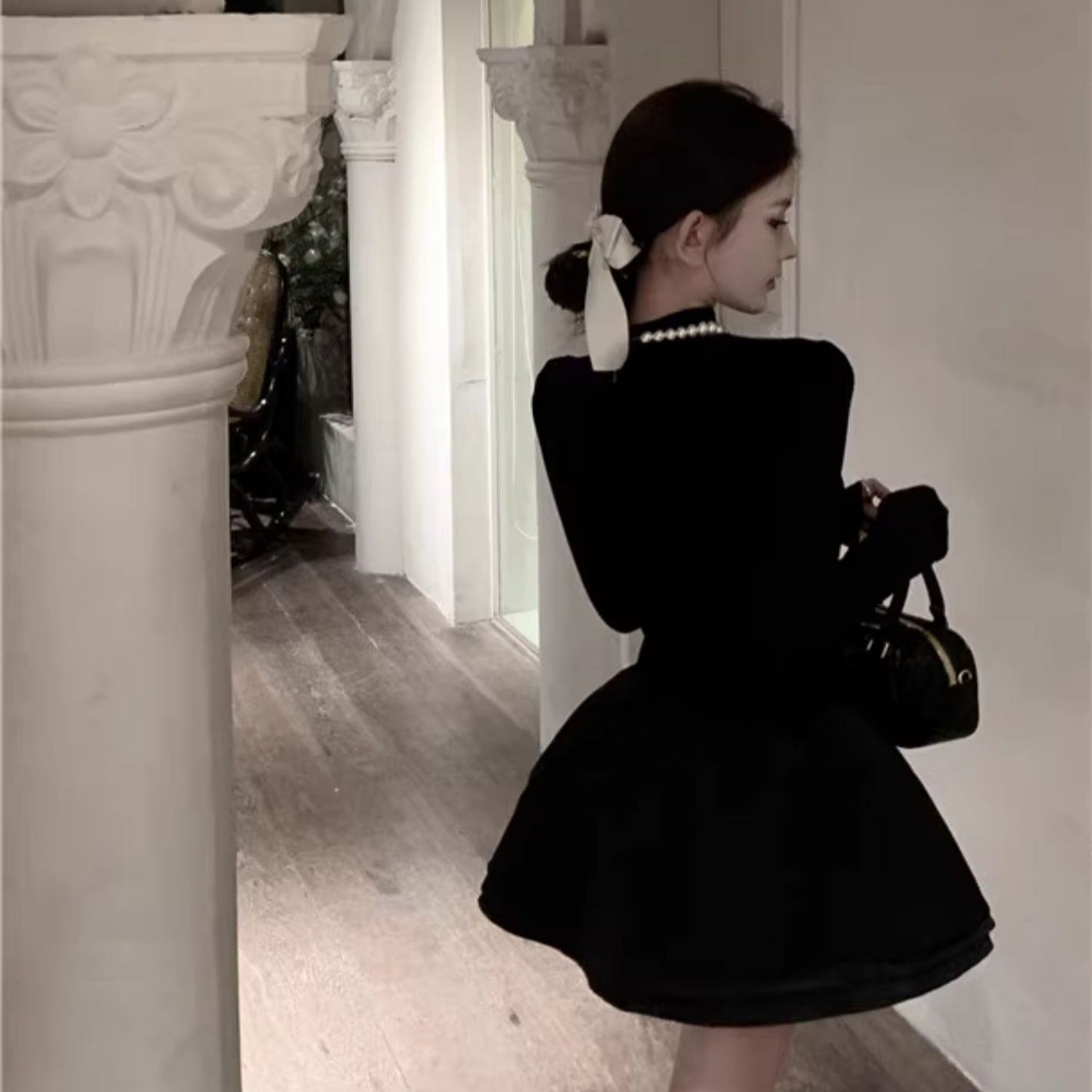 2025 small fragrant style long-sleeved dress women's black Hepburn style daughter gold small black dress thin a word short skirt fluffy skirt