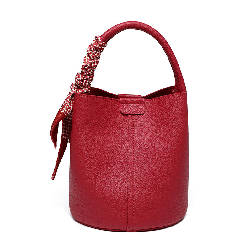 2025 Portable bucket bag, fashionable and simple commuter mother and child bag, winter advanced sense versatile soft leather messenger bag can be one shoulder