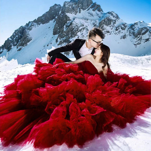 2025Studio Red  New Street Photography Couple Photography Clothing Location Travel Photography Theme Fluffy Wedding Dress