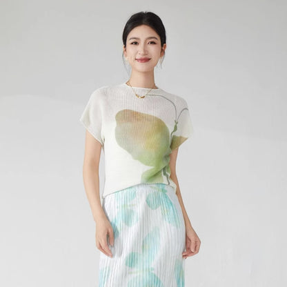 Hot-selling summer clothes women's new tops, loose design t-shirts, pleated short-sleeved T-shirts, one piece will be sent on behalf of others.