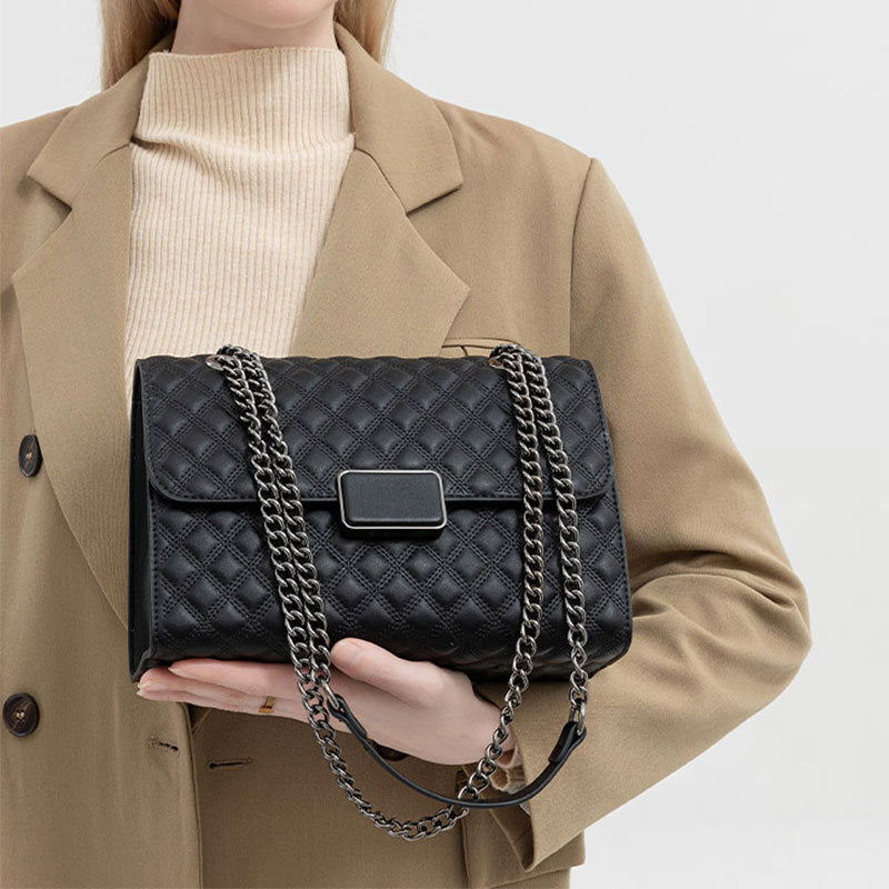 2025 Shoulder bag women's high-end light luxury small square bag fashion diamond chain messenger bag simple texture commuter women's bag
