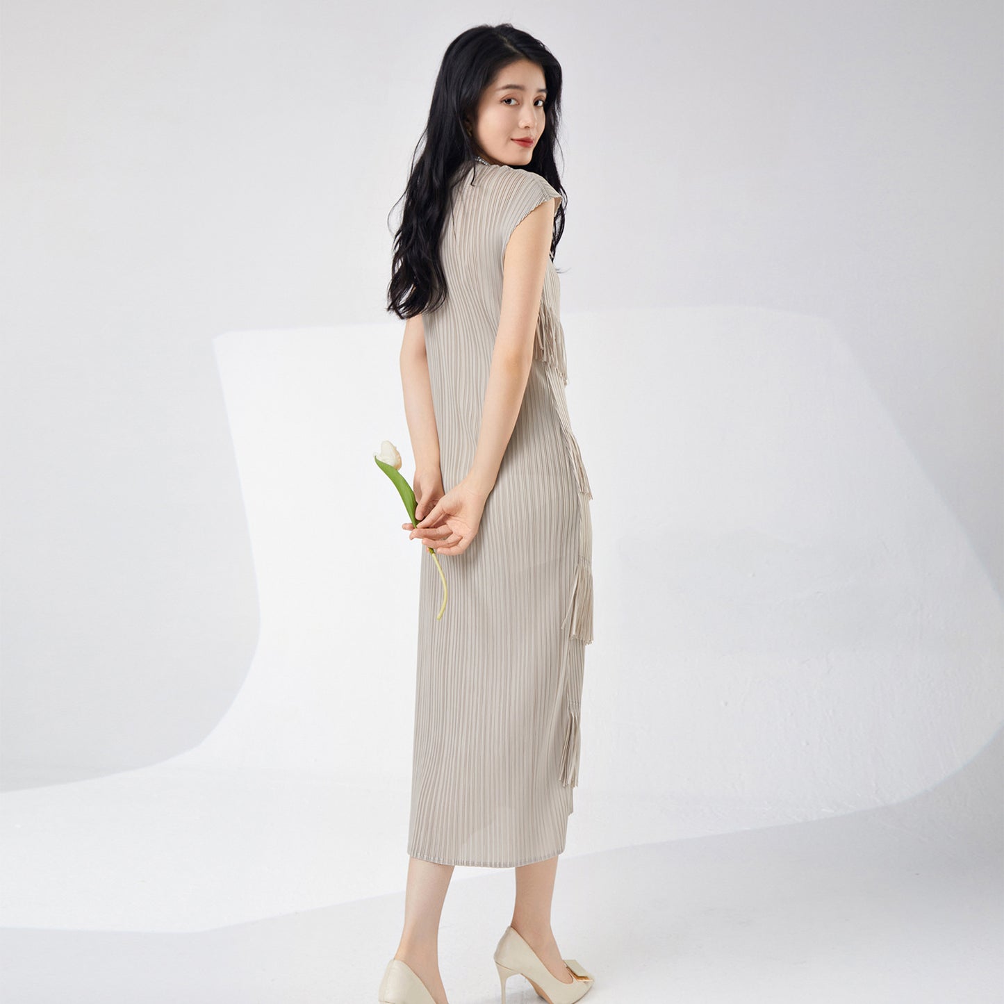 Hot-selling summer women's pleated dress, high-end sense fringed short-sleeved temperament, elegant straight medium and long skirt, Popular style
