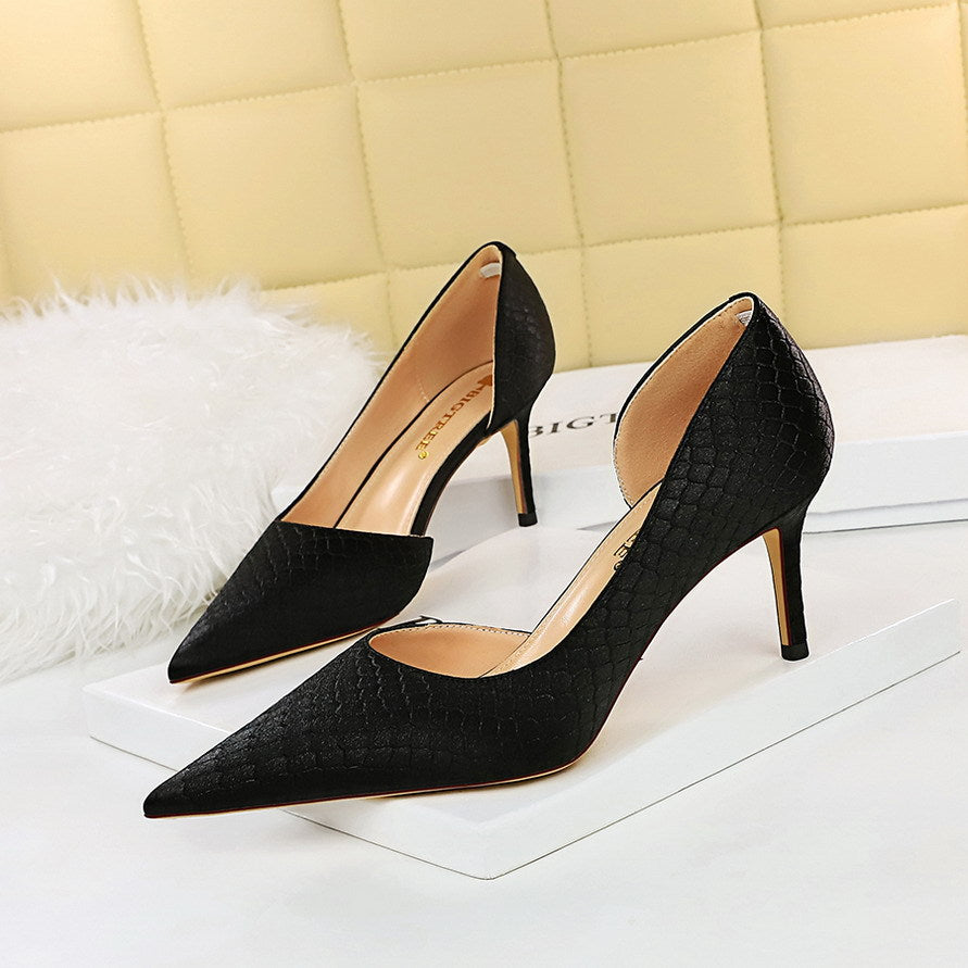 3165-A1 2025 fashion and sexy thin thin heel high heel light mouth pointed head side hollow side serpentine satin shoes