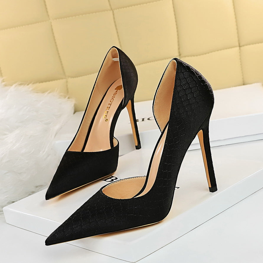 3165-A1 2025 fashion and sexy thin thin heel high heel light mouth pointed head side hollow side serpentine satin shoes