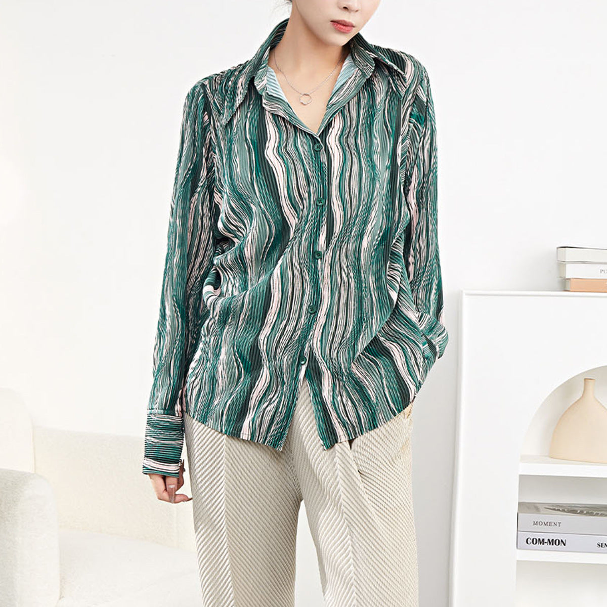2025 Striped shirt sunscreen women's summer thin loose casual single-breasted unique beautiful shirt pleated cardigan top