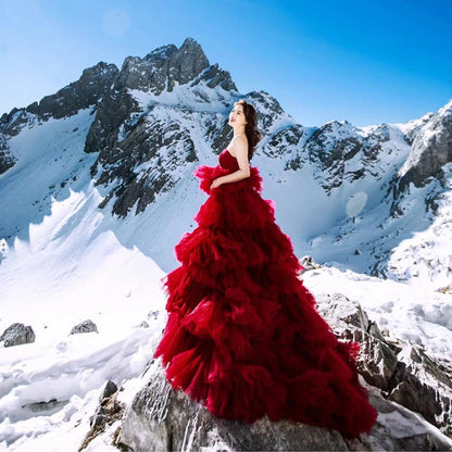 2025Studio Red  New Street Photography Couple Photography Clothing Location Travel Photography Theme Fluffy Wedding Dress