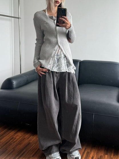 wears a long-sleeved knitted cardigan over the shoulders for women's autumn new slim-fitting undershirt temperament top