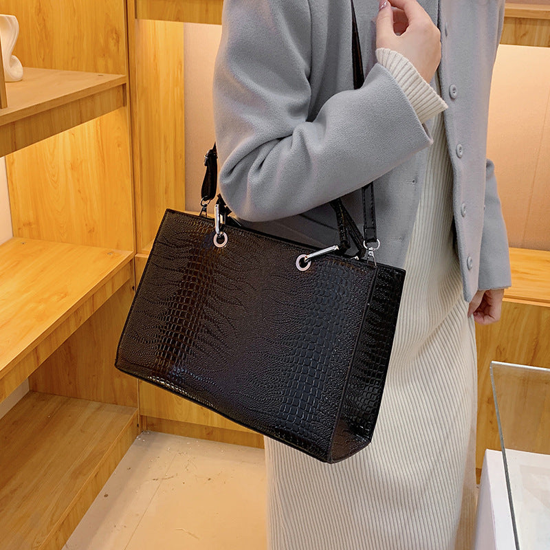 MAOXIANGSHOP 2025 New  fashion and retro texture crocodile pattern portable tote bag large capacity ins Popular style shoulder messenger bag