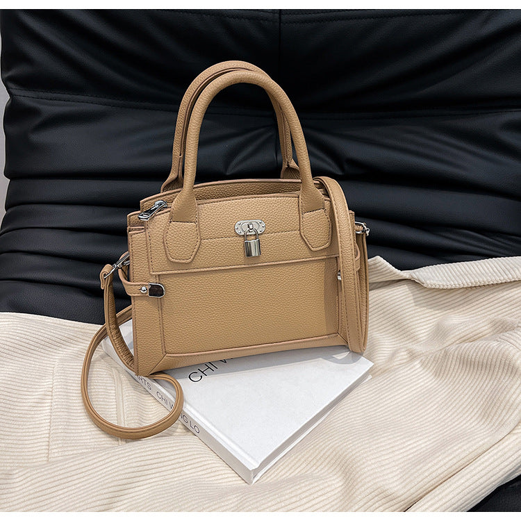 MAOXIANGSHOP 2025 spring new portable small square bag fashionable and popular versatile shoulder bag simple versatile ins messenger bag bag
