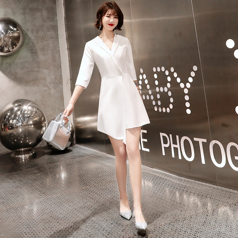 White evening dress, female banquet temperament, usually can wear short small dress, simple and generous host