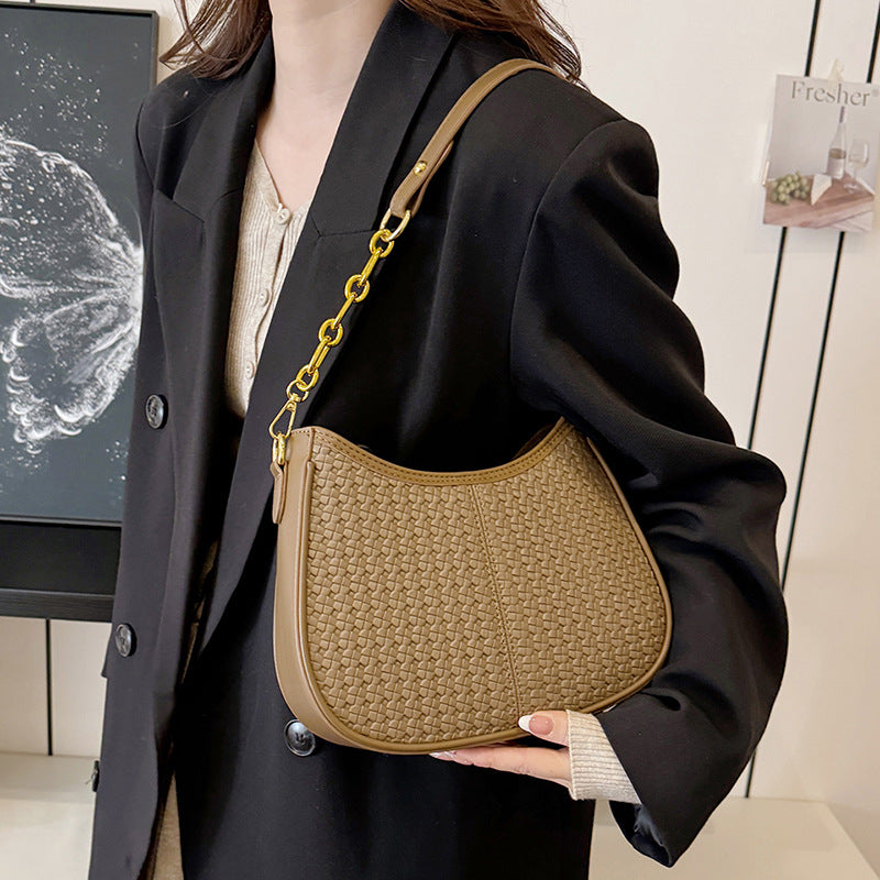 2025 Shoulder bag New woven chain Underarm bag Autumn and winter women's high-end messenger bag Casual daily commuter women's bag