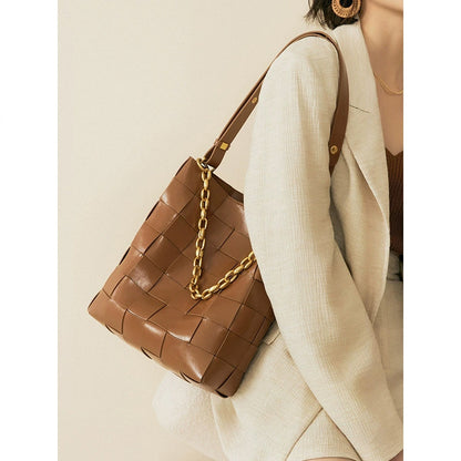 2025 Factory direct supply hand-woven bags large-capacity women's bucket bags  new trendy summer shoulder messenger women's bags