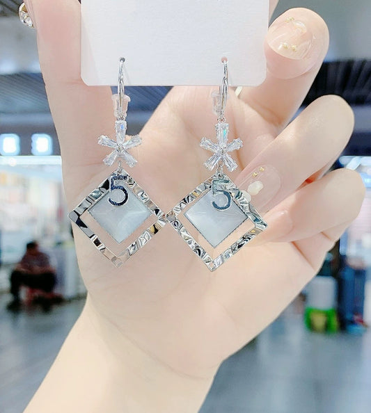 Premium geometric rhombus flower earrings 2025 new Korean temperament Internet celebrity personality explosion opal earrings