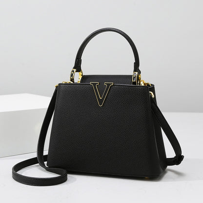 2025 Women's handbag casual versatile V-word handbag women's high-end light luxury messenger bag commuter bag can be one shoulder