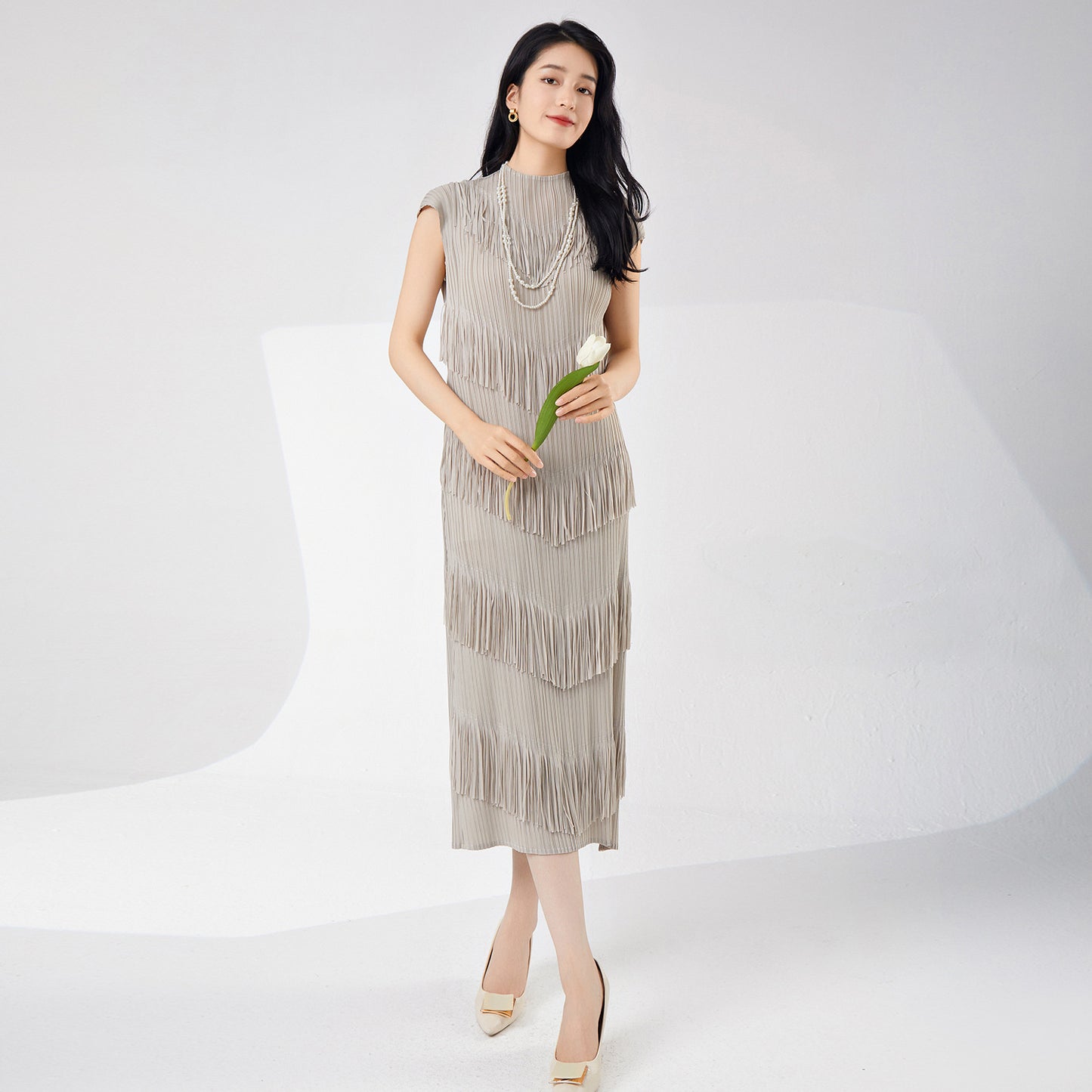 Hot-selling summer women's pleated dress, high-end sense fringed short-sleeved temperament, elegant straight medium and long skirt, Popular style
