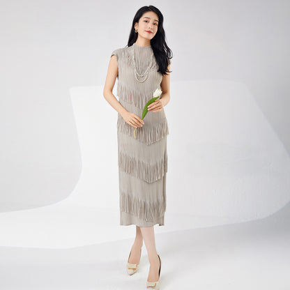 Hot-selling summer women's pleated dress, high-end sense fringed short-sleeved temperament, elegant straight medium and long skirt, Popular style