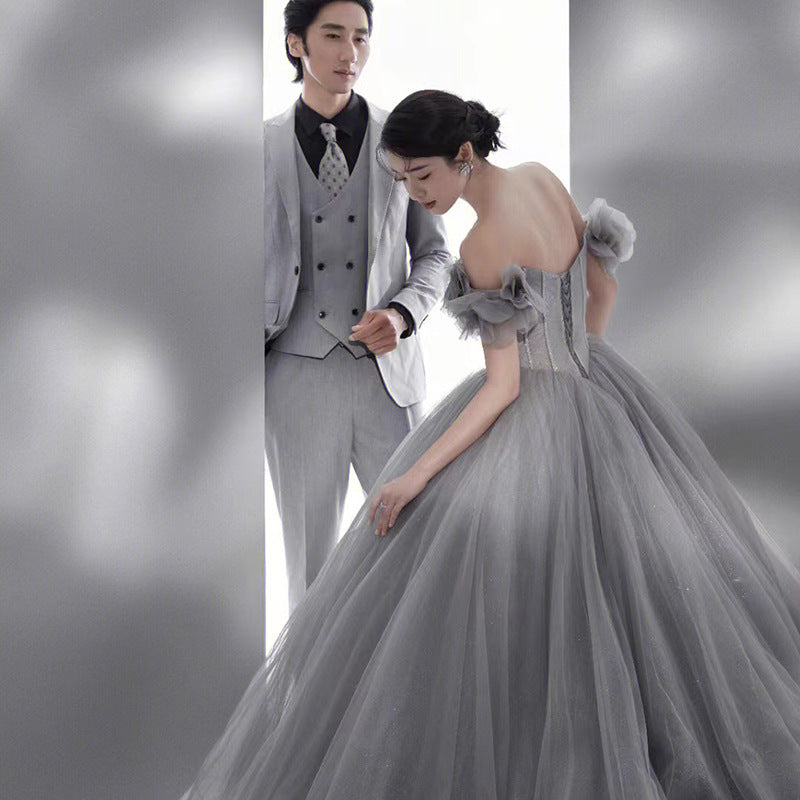 2025Studio theme wedding dress  studio photography gray Mori couple sexy tube top trailing light wedding dress