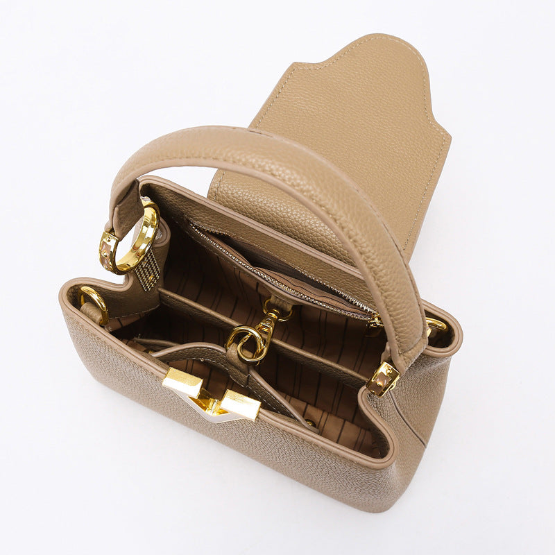 2025 Women's handbag casual versatile V-word handbag women's high-end light luxury messenger bag commuter bag can be one shoulder