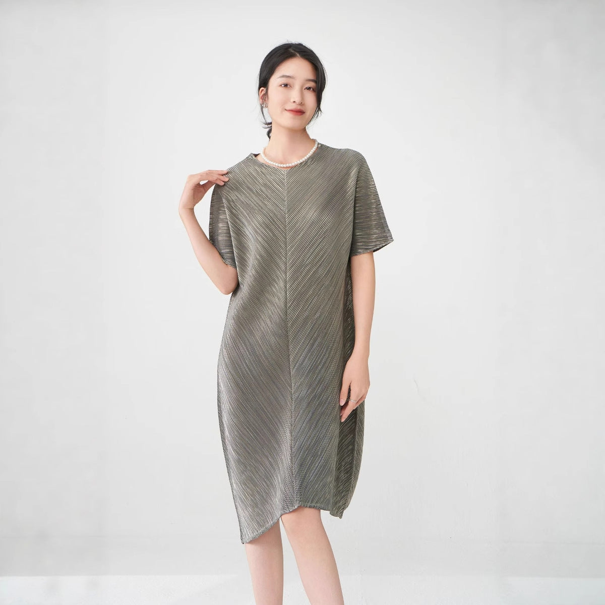 dress 2025 summer high-end bronzing v-neck loose meat covering medium and long fashion casual versatile skirt