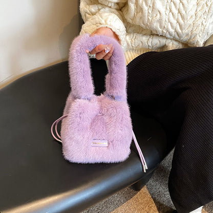 MAOXIANGSHOP 2025 autumn and winter new imitation rabbit fur pumping social worker handbag soft and simple bucket bag chain messenger bag bag