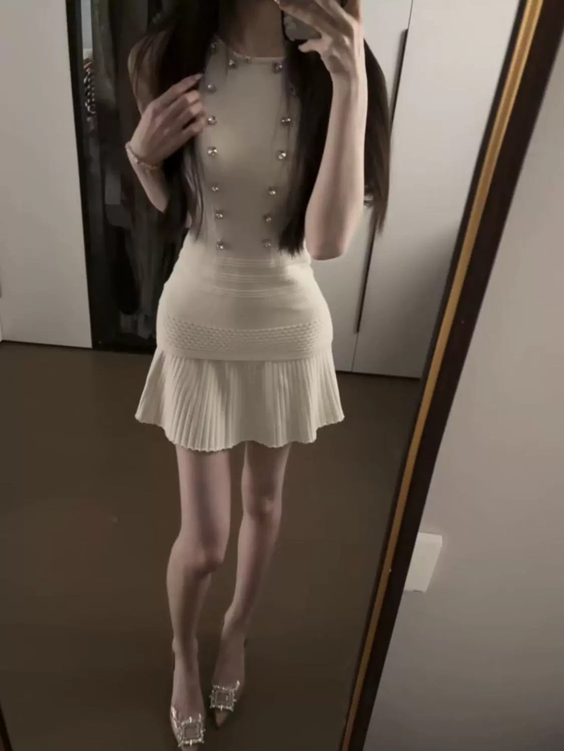 [Ancient atmosphere] Slim and thin round neck sleeveless breasted design vest top pleated knitted skirt