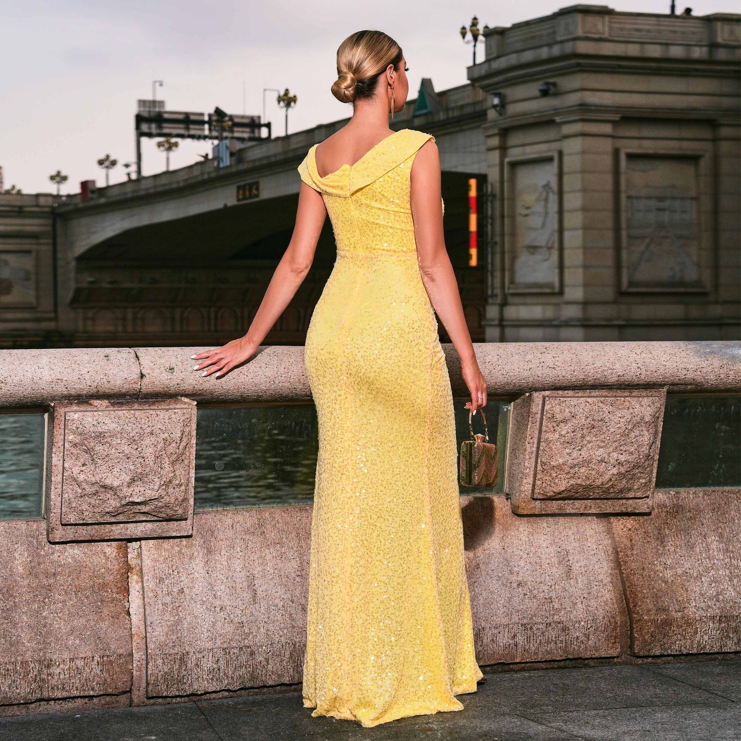 2025 temperament chest wrapping sexy long sequined sleeveless crew neck banquet evening dress bridesmaid dress women