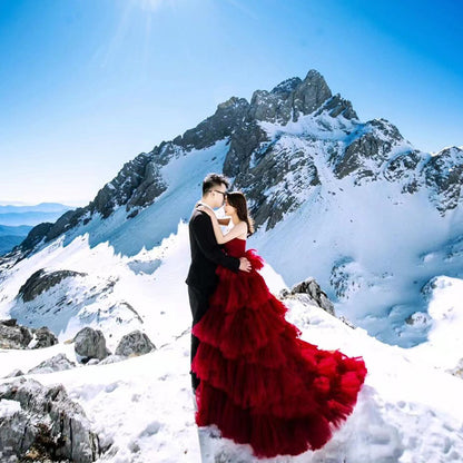 2025Studio Red  New Street Photography Couple Photography Clothing Location Travel Photography Theme Fluffy Wedding Dress