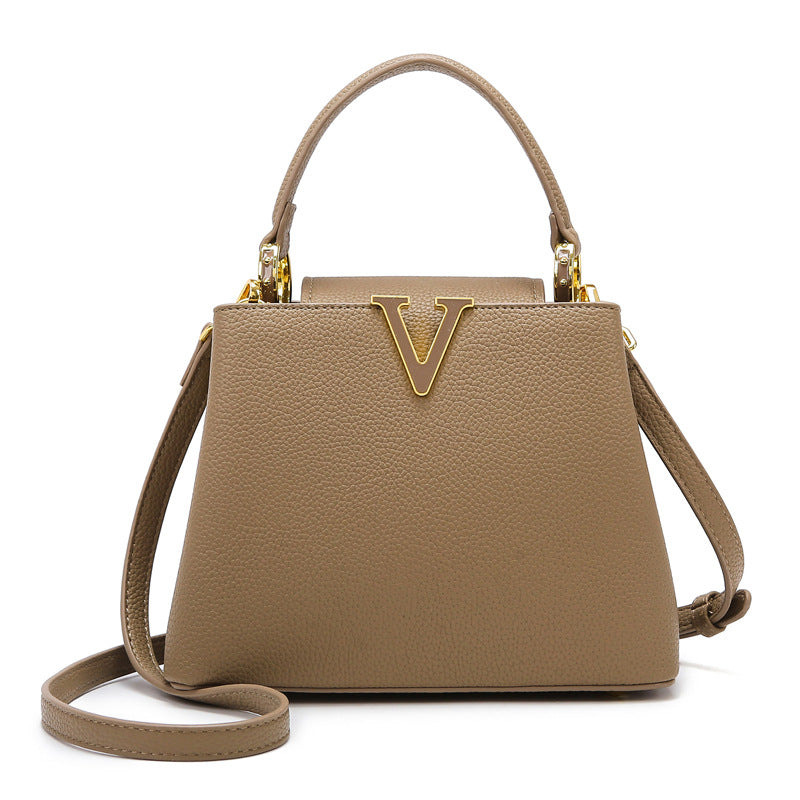 2025 Women's handbag casual versatile V-word handbag women's high-end light luxury messenger bag commuter bag can be one shoulder