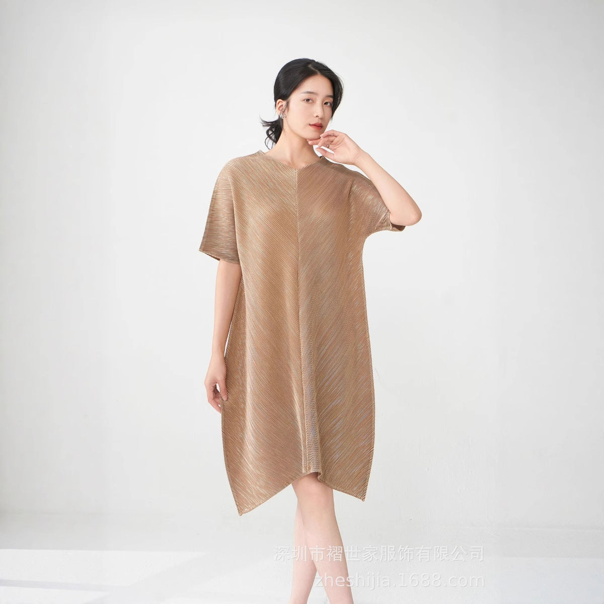 dress 2025 summer high-end bronzing v-neck loose meat covering medium and long fashion casual versatile skirt
