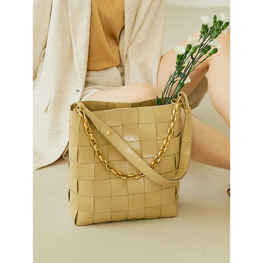 2025 Factory direct supply hand-woven bags large-capacity women's bucket bags  new trendy summer shoulder messenger women's bags