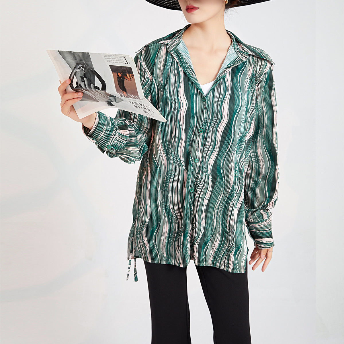 2025 Striped shirt sunscreen women's summer thin loose casual single-breasted unique beautiful shirt pleated cardigan top