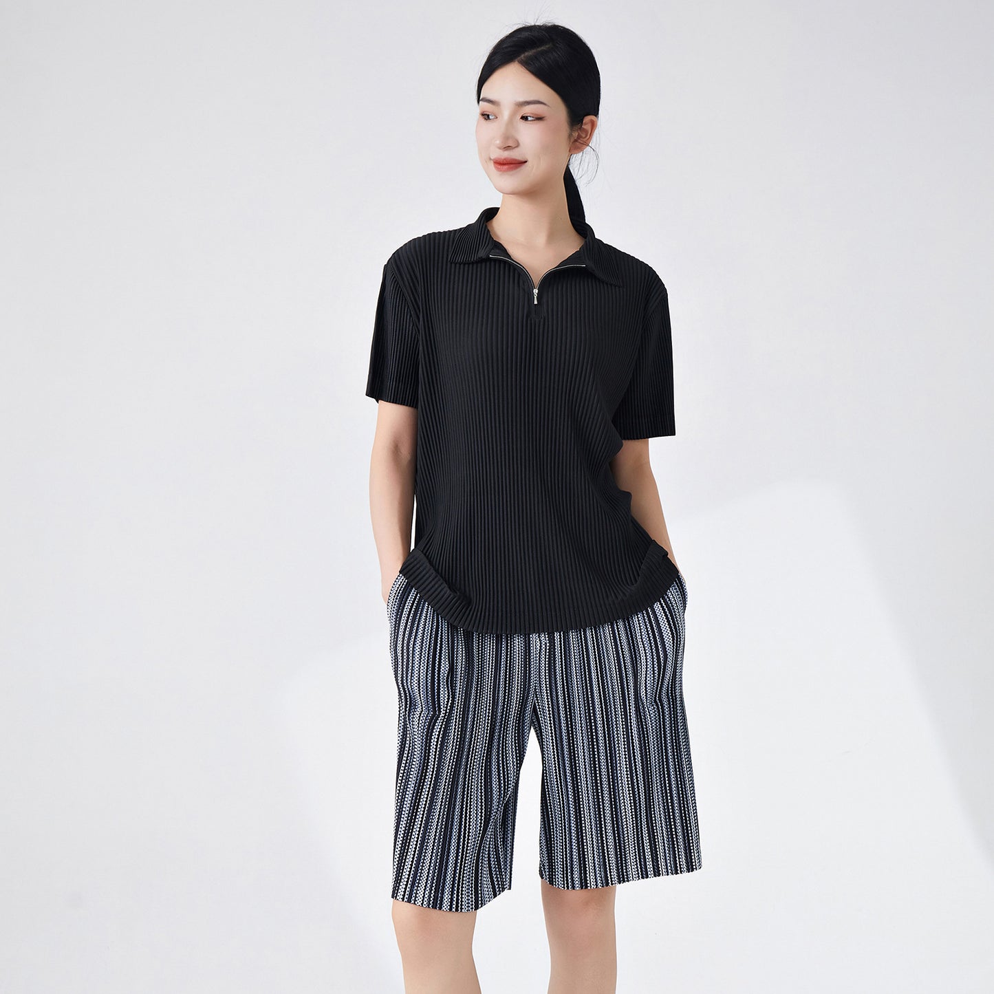 2025 Home pleated top high-end men's and women's same lapel black loose temperament commuter casual short-sleeved T-shirt