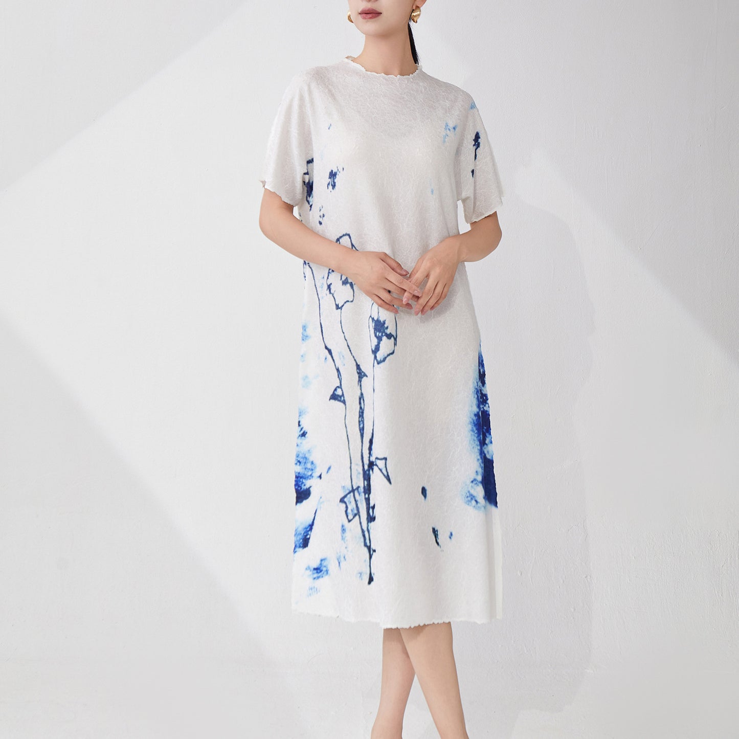 Large size women's clothing thin age-reducing meat-covering dress summer white vacation high-end temperament pleated short-sleeved skirt