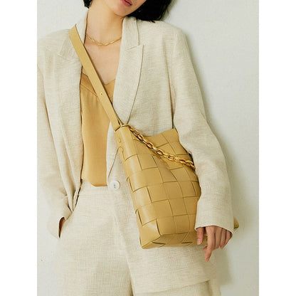 2025 Factory direct supply hand-woven bags large-capacity women's bucket bags  new trendy summer shoulder messenger women's bags