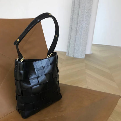 2025 Factory direct supply hand-woven bags large-capacity women's bucket bags  new trendy summer shoulder messenger women's bags