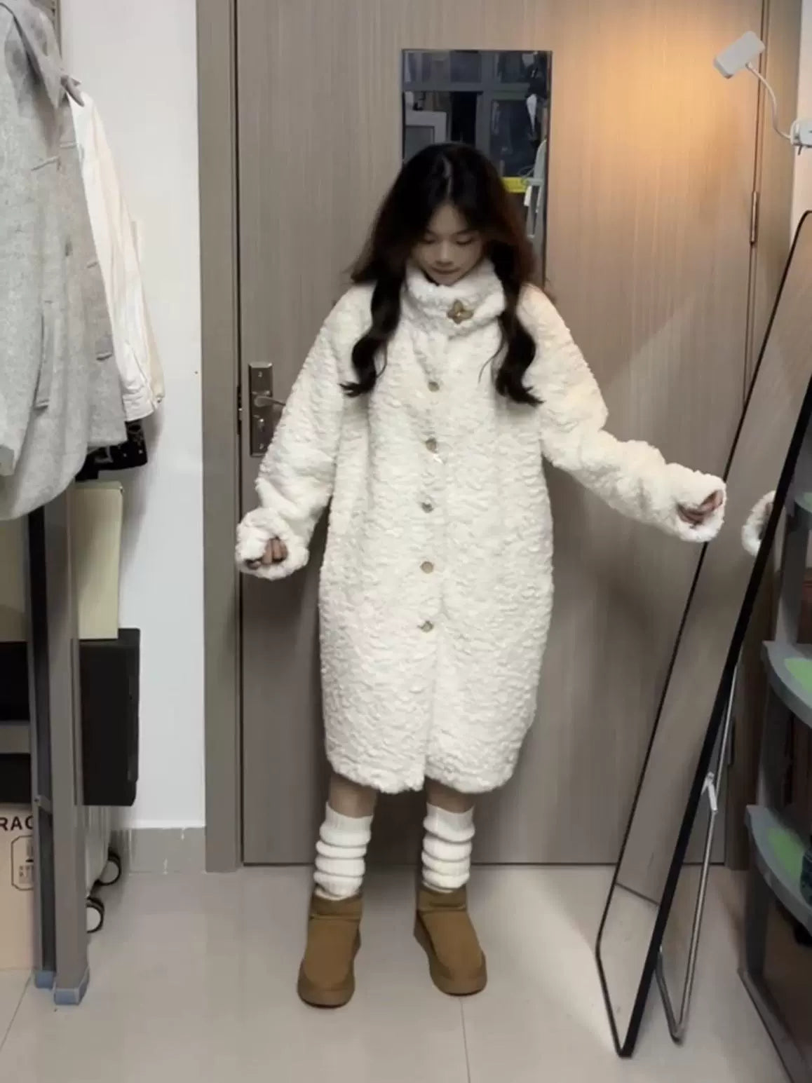 Korean butterfly Xuebao winter white stand-up collar lamb wool long coat women's warm fur integrated loose coat