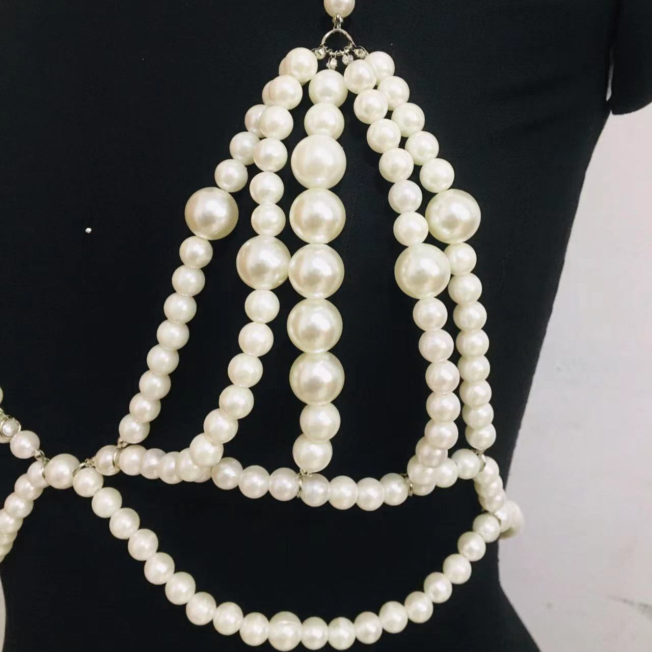 2025 XH10004  New pearl combination of different sizes fashionable neck halter chest chain body chain small vest