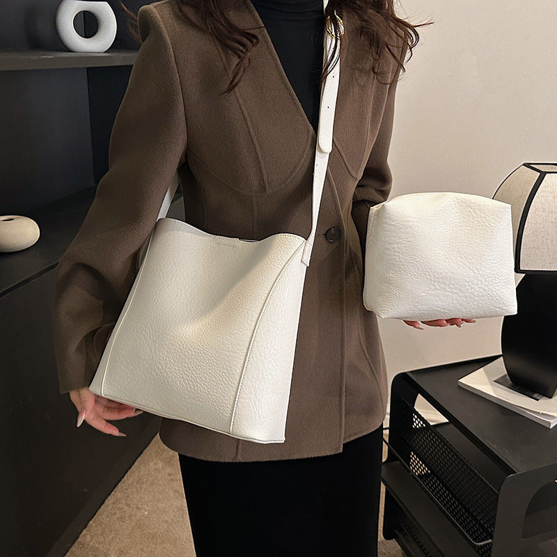 MAOXIANGSHOP 2025 Autumn and winter fashion and popular versatile bucket mother and child bag simple large capacity commuting shoulder bag texture messenger women's bag bag