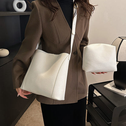 MAOXIANGSHOP 2025 Autumn and winter fashion and popular versatile bucket mother and child bag simple large capacity commuting shoulder bag texture messenger women's bag bag