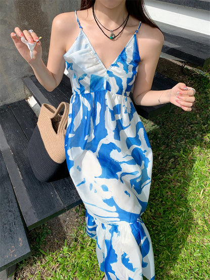 2025 Dopamine ink dyed blue suspender skirt, loose feeling, big pendulum, elegant long skirt, vacation style travel beach island skirt