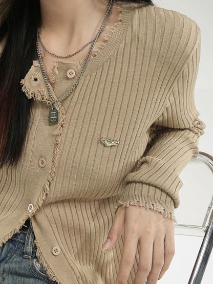 wears a long-sleeved knitted cardigan over the shoulders for women's popular new slim-fitting inner bottoming shirt, early spring top