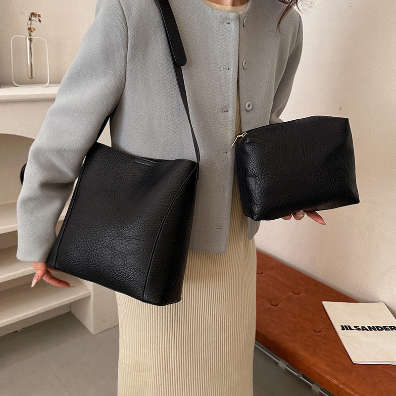 MAOXIANGSHOP 2025 Autumn and winter fashion and popular versatile bucket mother and child bag simple large capacity commuting shoulder bag texture messenger women's bag bag