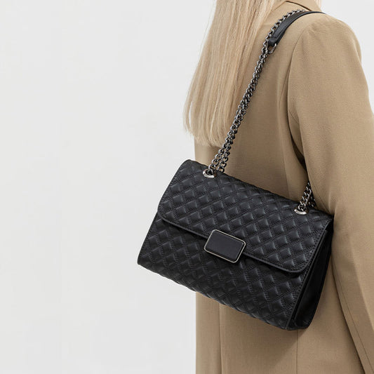 2025 Shoulder bag women's high-end light luxury small square bag fashion diamond chain messenger bag simple texture commuter women's bag