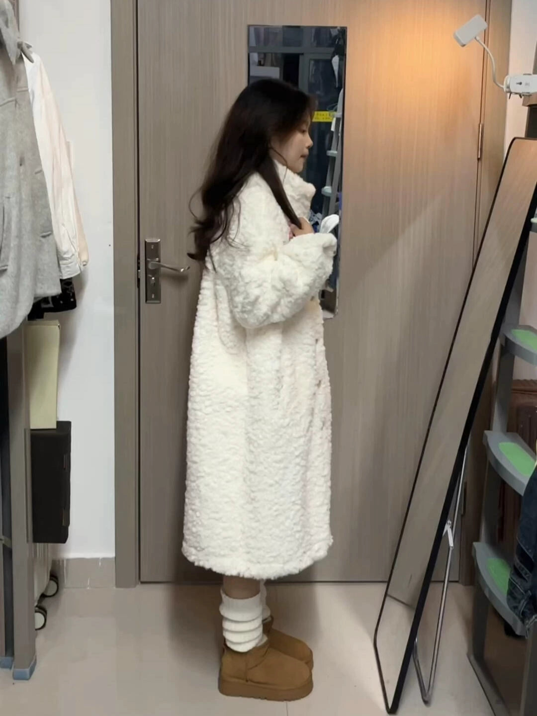 Korean butterfly Xuebao winter white stand-up collar lamb wool long coat women's warm fur integrated loose coat