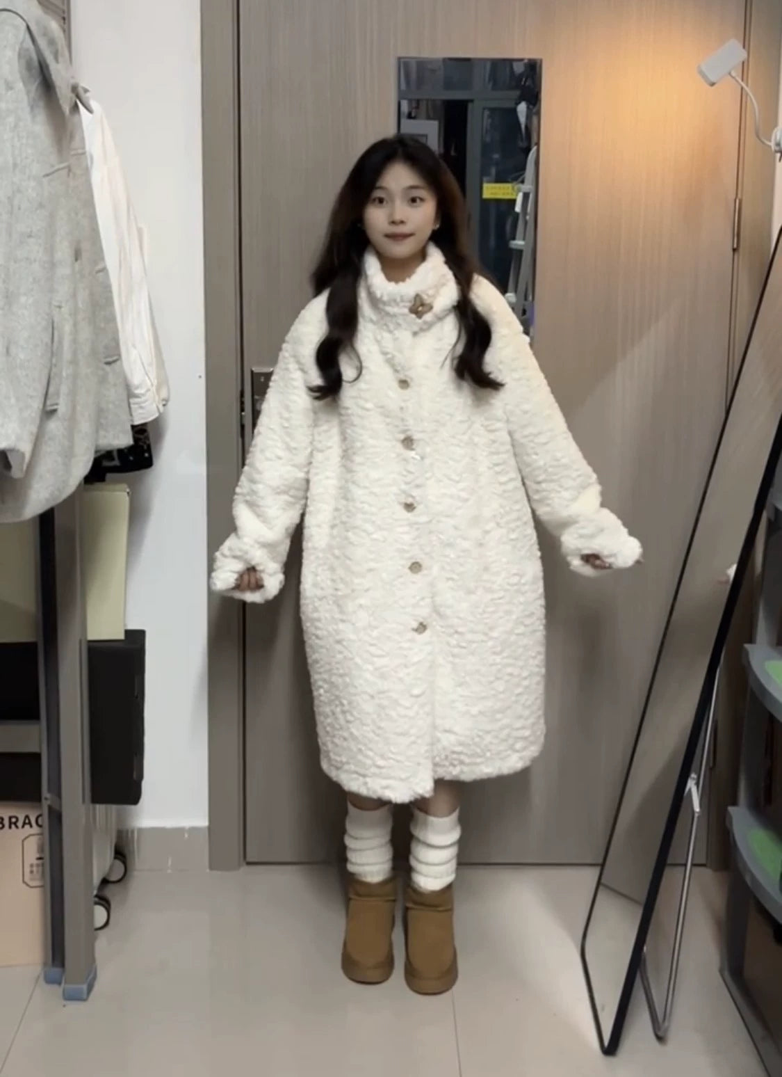Korean butterfly Xuebao winter white stand-up collar lamb wool long coat women's warm fur integrated loose coat