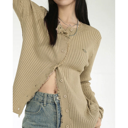 wears a long-sleeved knitted cardigan over the shoulders for women's popular new slim-fitting inner bottoming shirt, early spring top