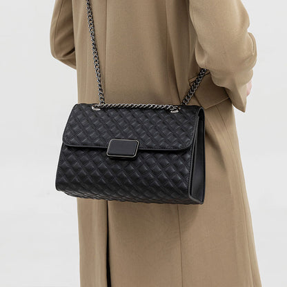 2025 Shoulder bag women's high-end light luxury small square bag fashion diamond chain messenger bag simple texture commuter women's bag