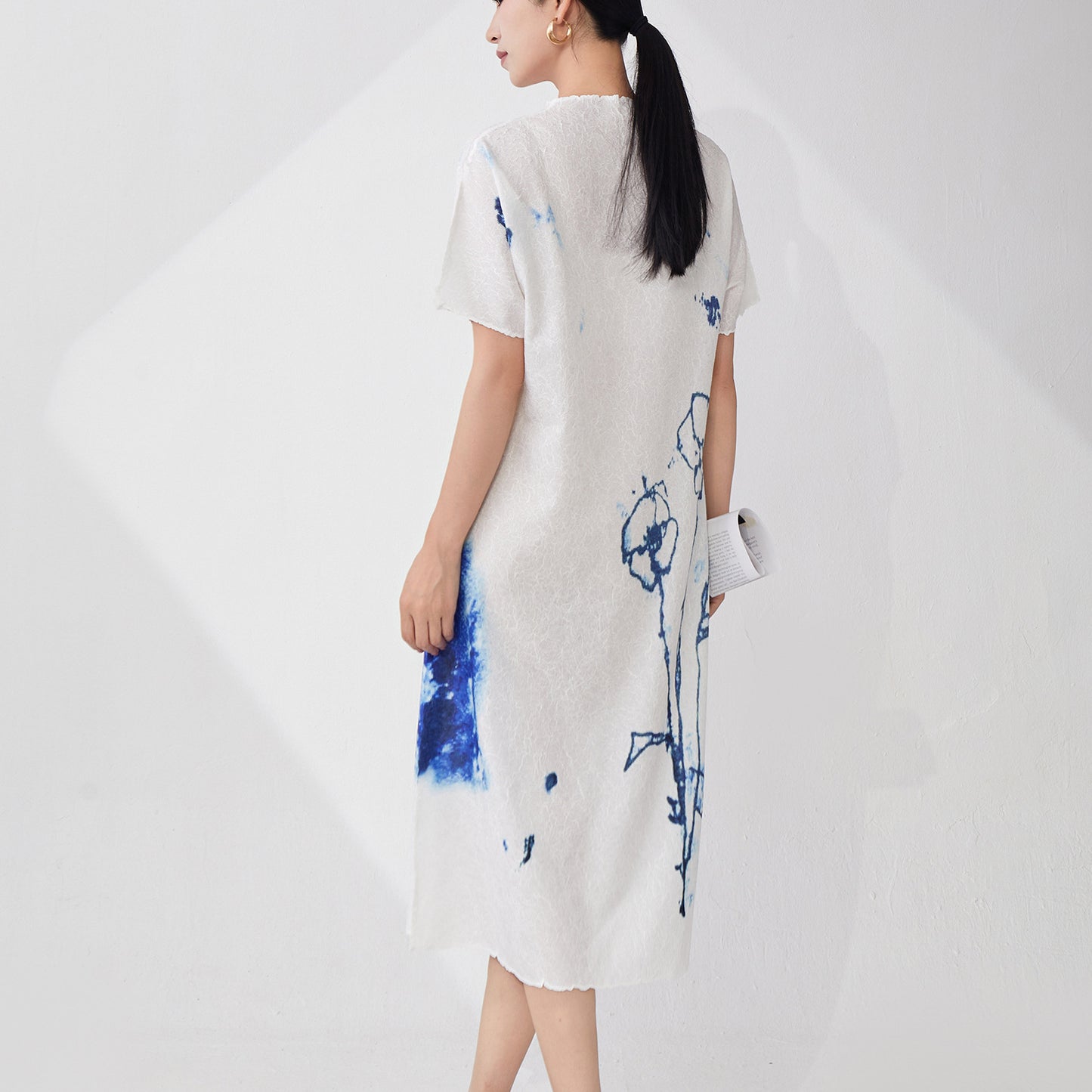 Large size women's clothing thin age-reducing meat-covering dress summer white vacation high-end temperament pleated short-sleeved skirt