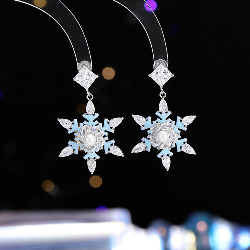 2025 Niche design heavy industry zircon christmas snowflake earrings s925 silver needle super fairy sweet high-end temperament earrings
